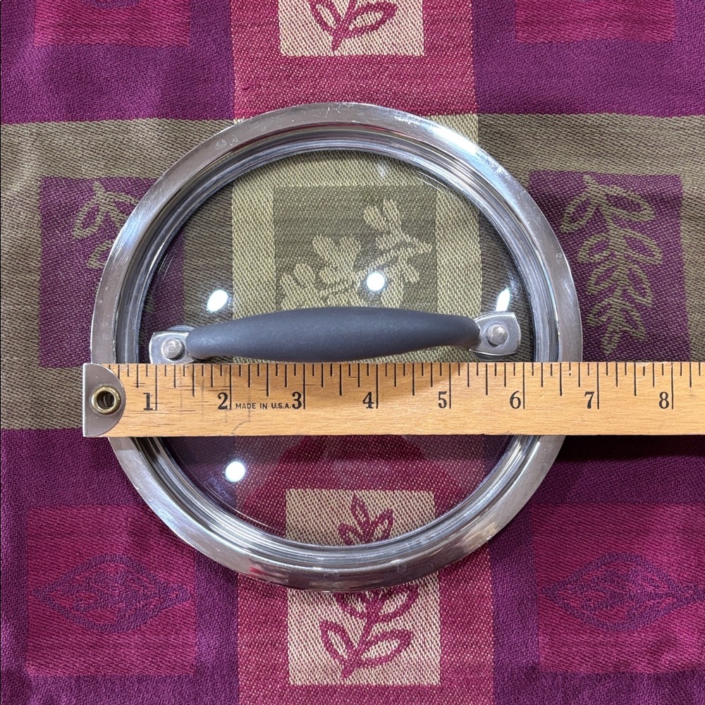 The Pampered Chef 2qt Hard-Anodized TI Nonstick Saucepan with lid - Picture 6 of 8